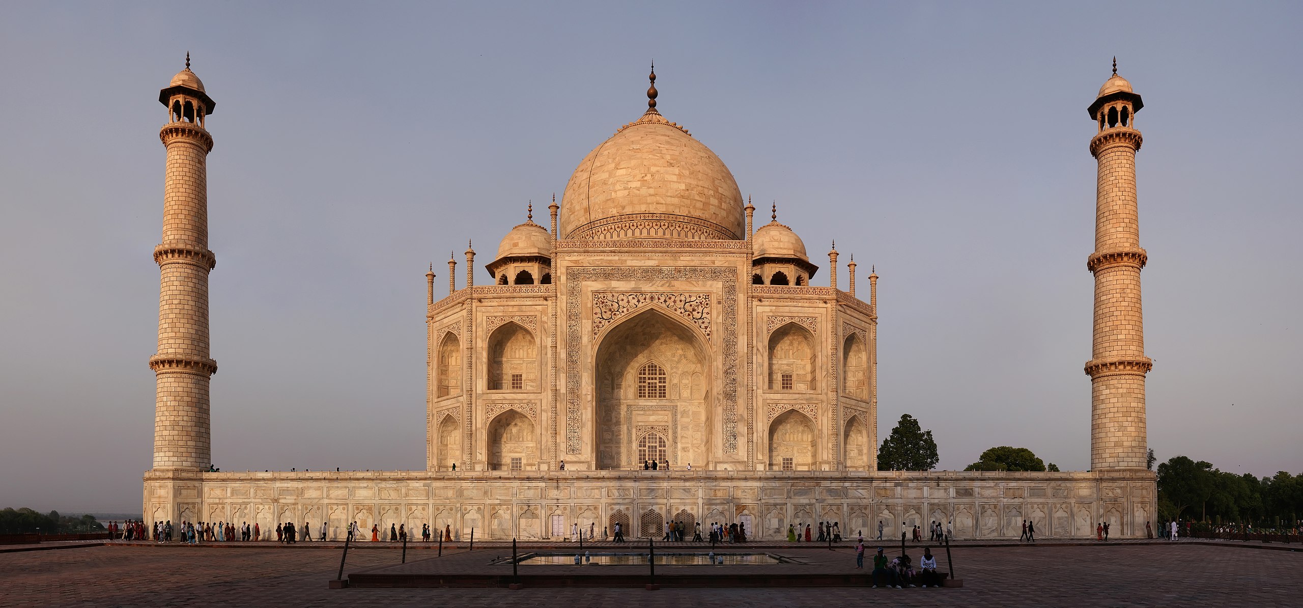 Westseite des Taj Mahal zur Goldenen Stunde im Jahr 2010, Agra, Indien - Foto: Muhammad Mahdi Karim