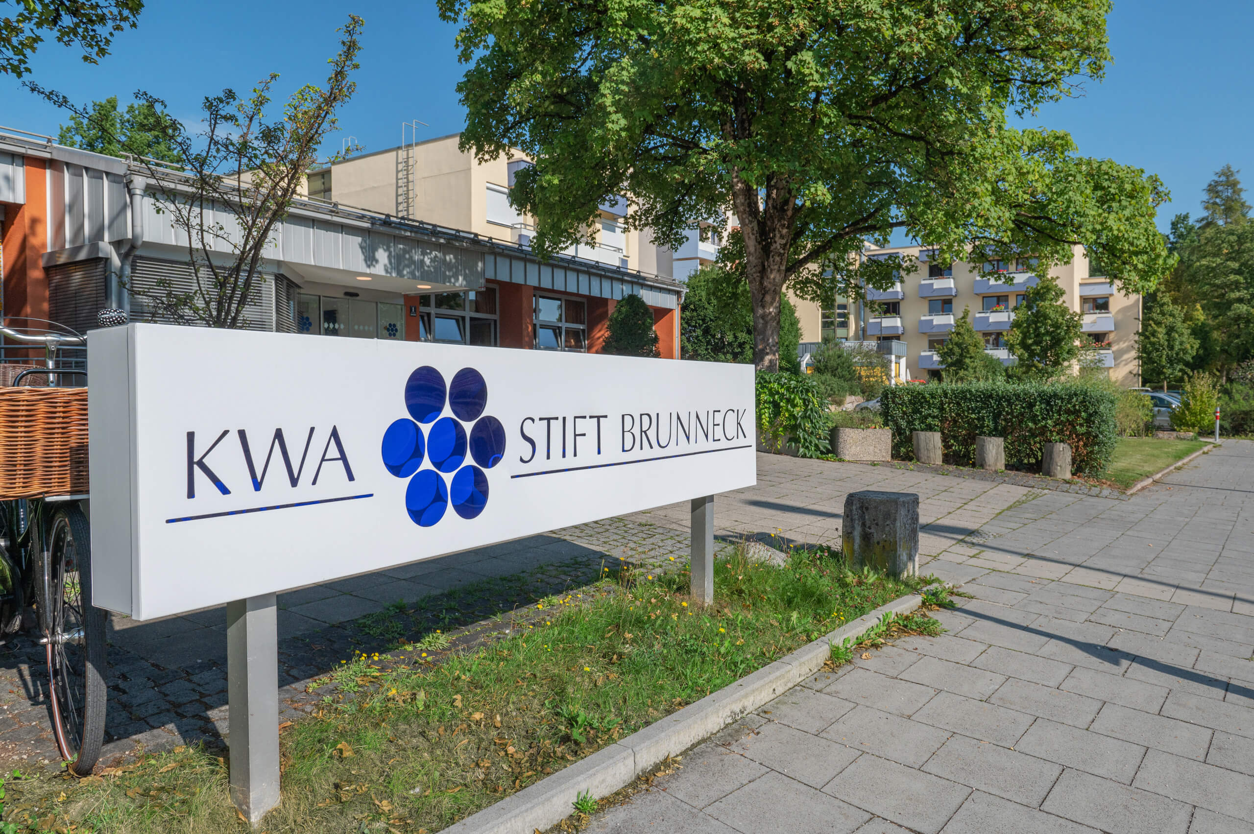 KWA Stift Brunneck Eingangsbereich Wohnstift Seniorenresidenz Ottobrunn