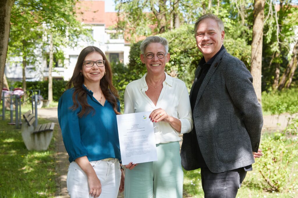 Hospizkreis Ottobrunn unterstützt allgemeine Palliativversorgung in zwei KWA-Häusern Kooperationsvertrag KWA Stift Brunneck KWA Hanns-Seidel-Haus Hospizkreis Ottobrunn